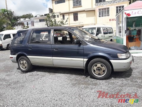 1994' Mitsubishi Chariot photo #4