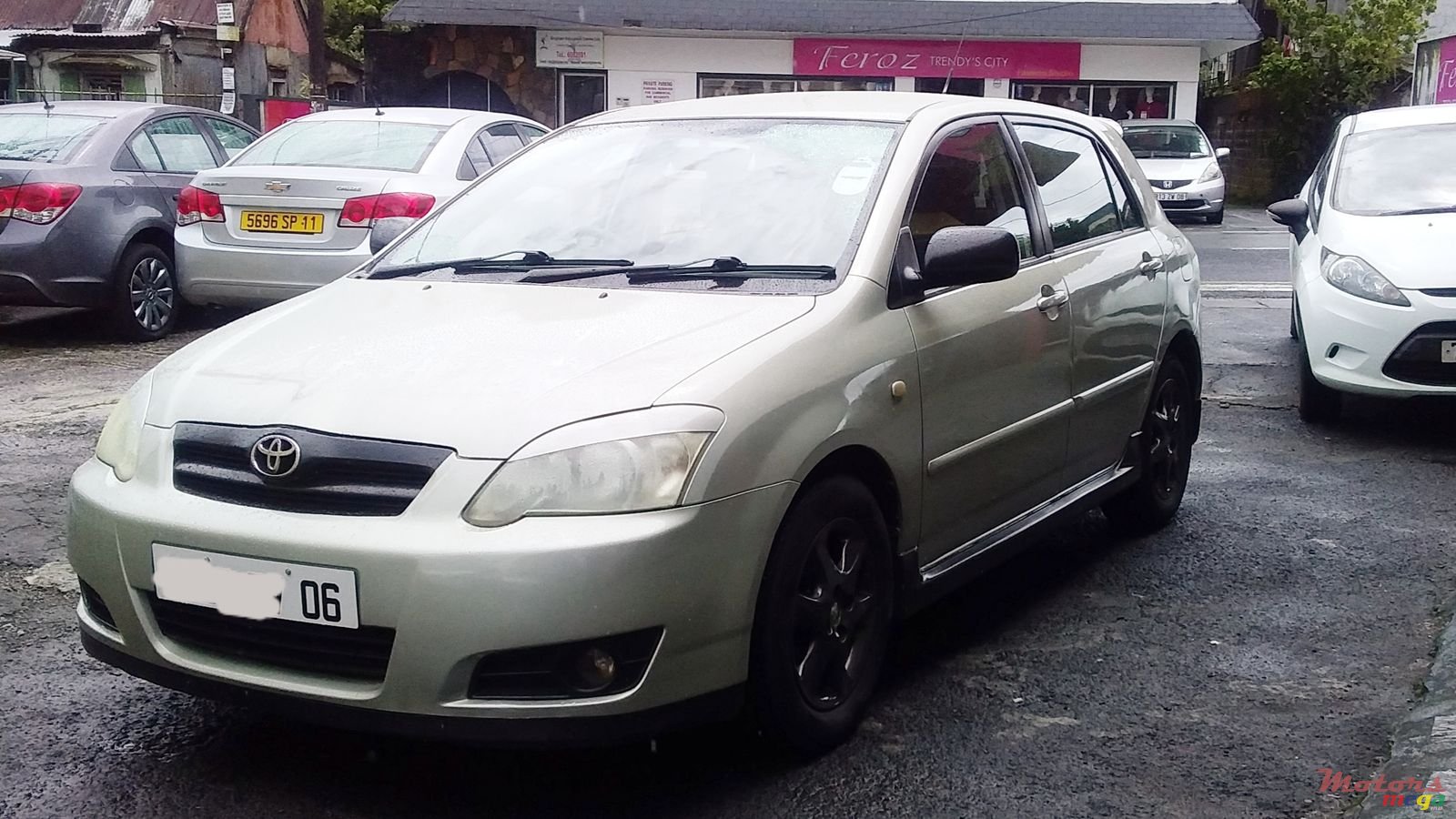 2006' Toyota RunX photo #2