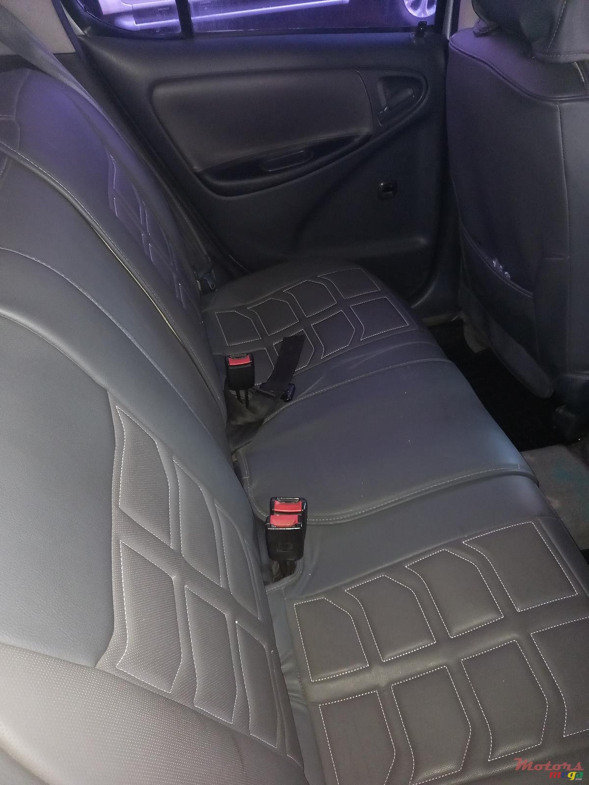 1999' Toyota Vitz photo #6