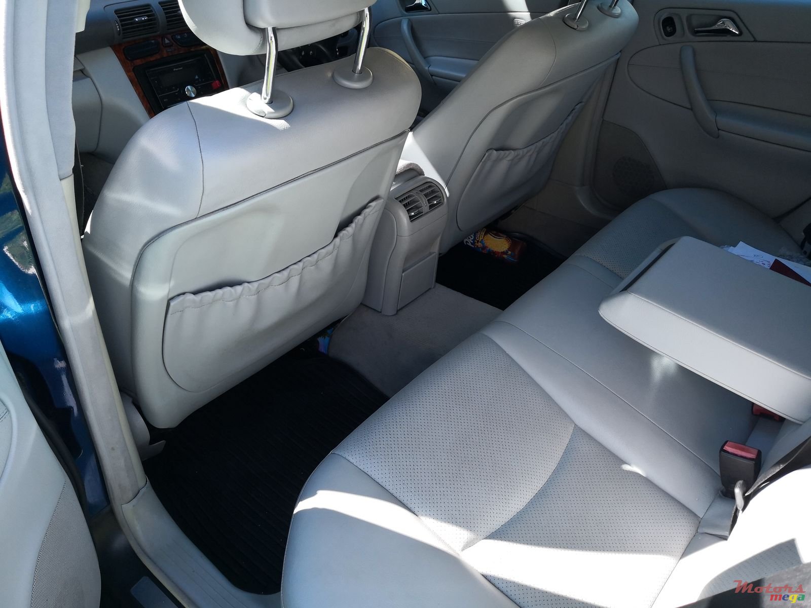 2003' Mercedes-Benz CL 200 photo #3