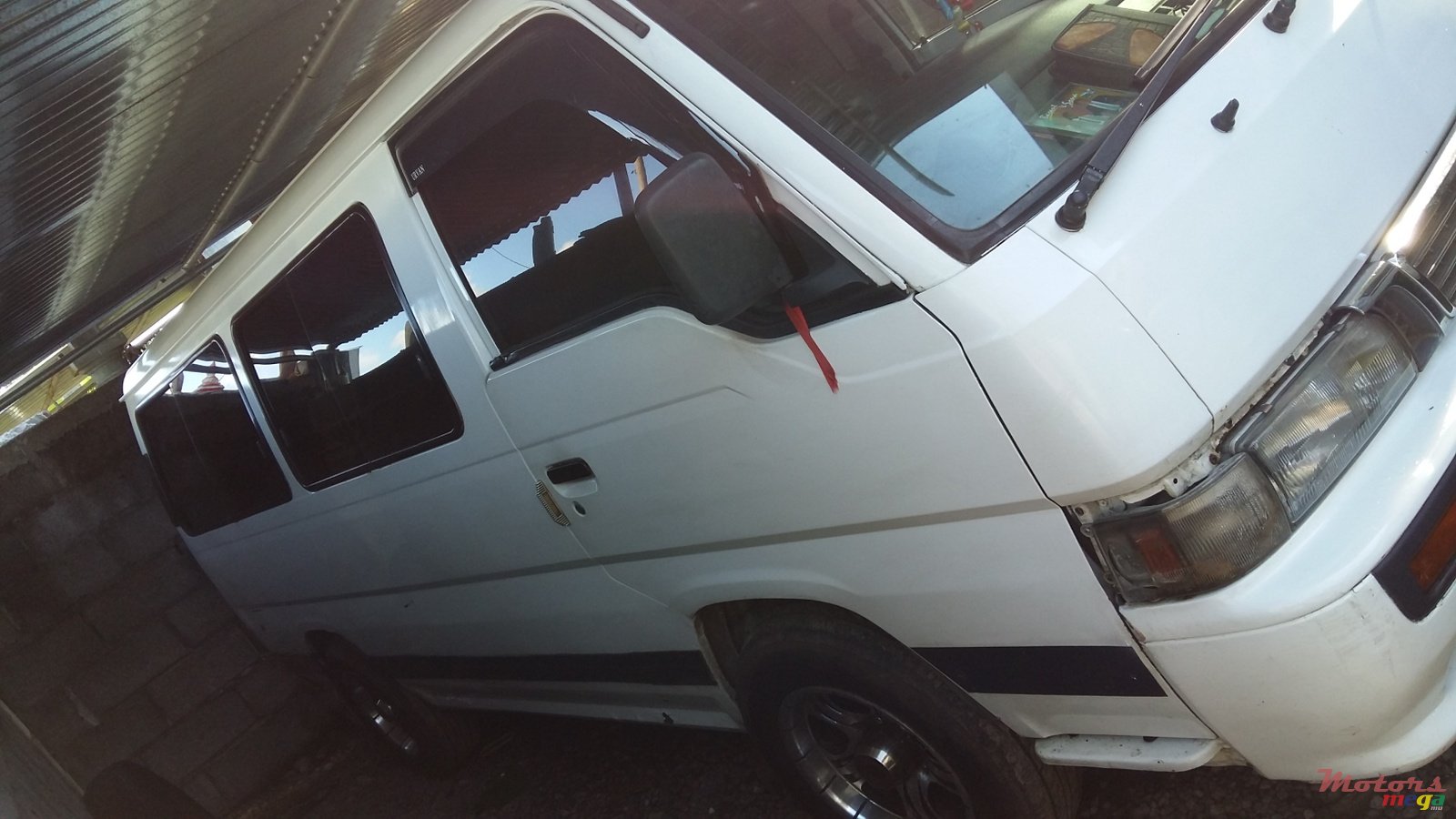 2000' Nissan Urvan photo #1