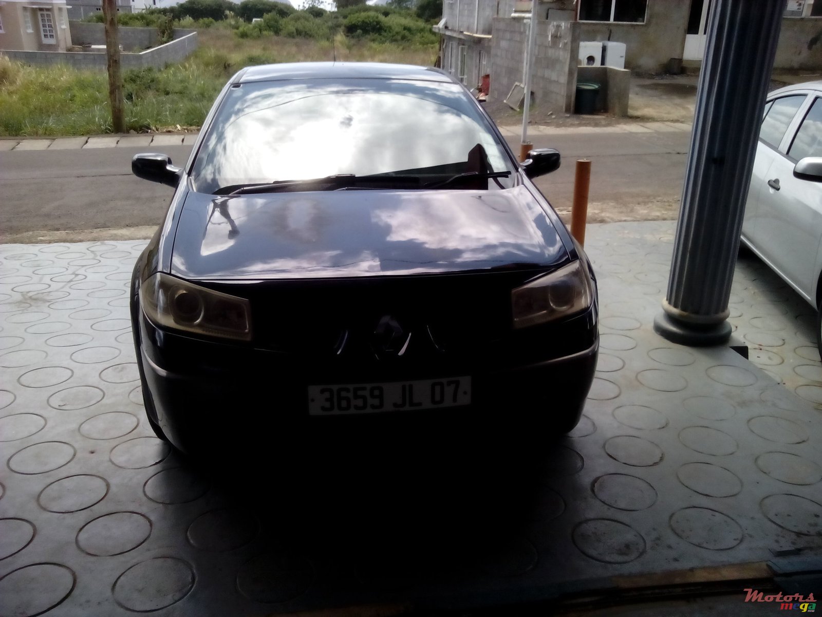 2007' Renault Megane photo #1