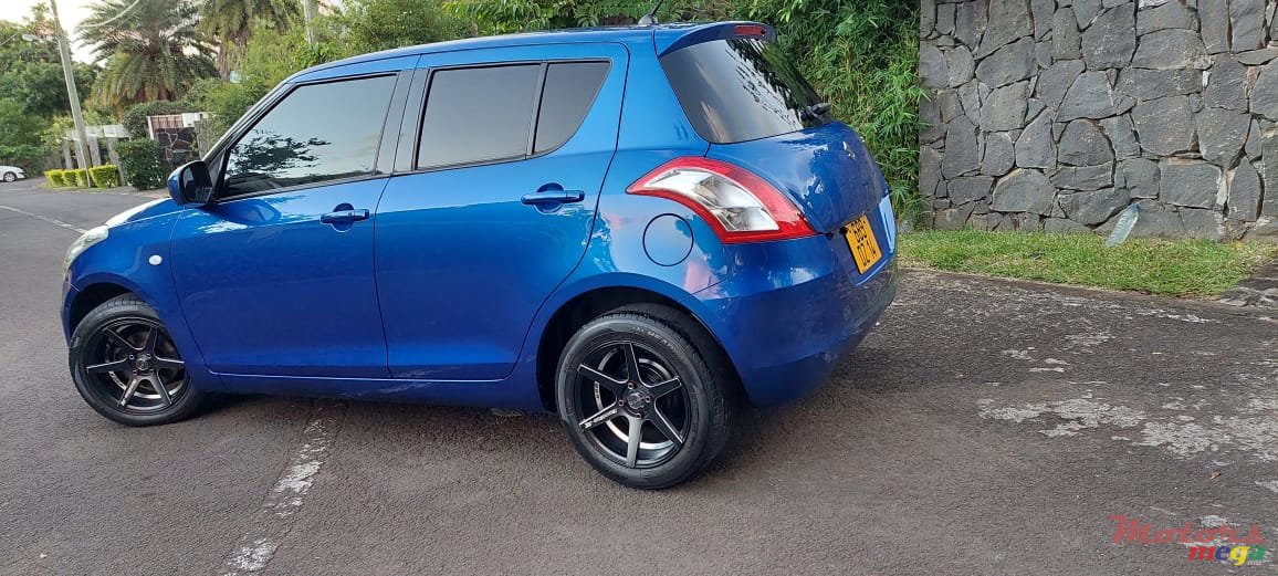 2004' Suzuki Swift photo #5