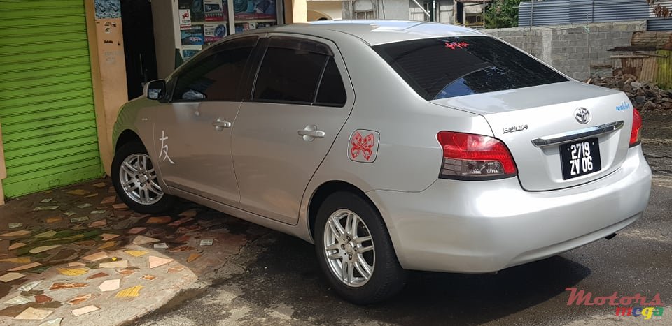 2006' Toyota Belta photo #2