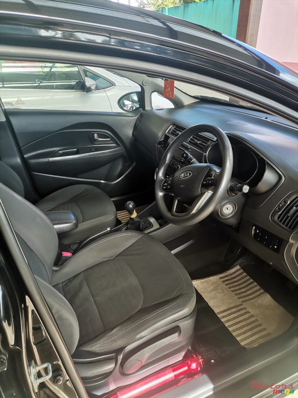 2012' Kia Rio photo #3