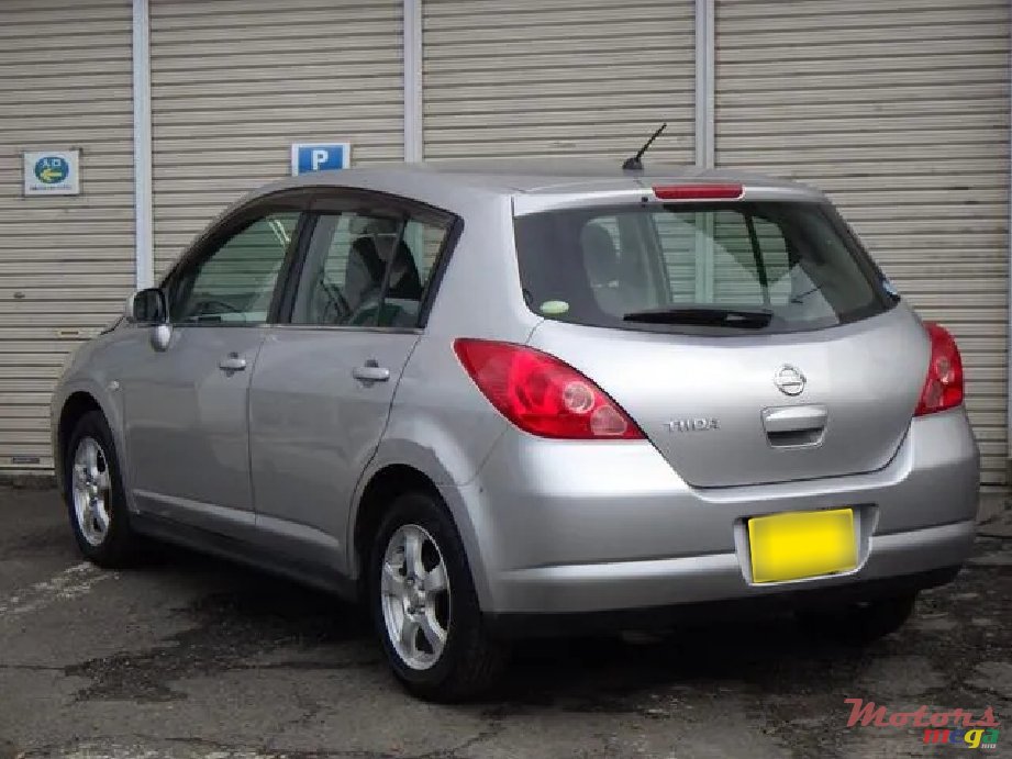 2007' Nissan Tiida photo #1