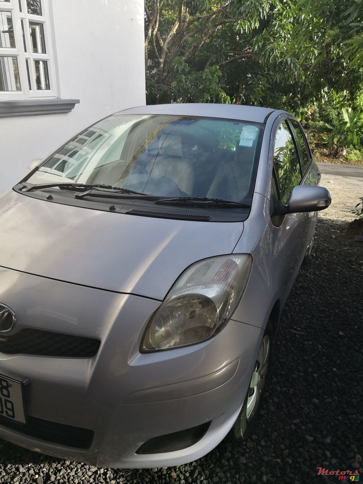 2009' Toyota Vitz photo #3