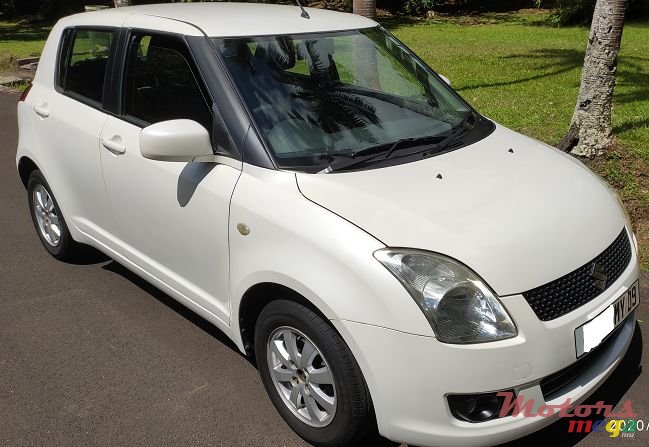 2009' Suzuki Swift photo #4