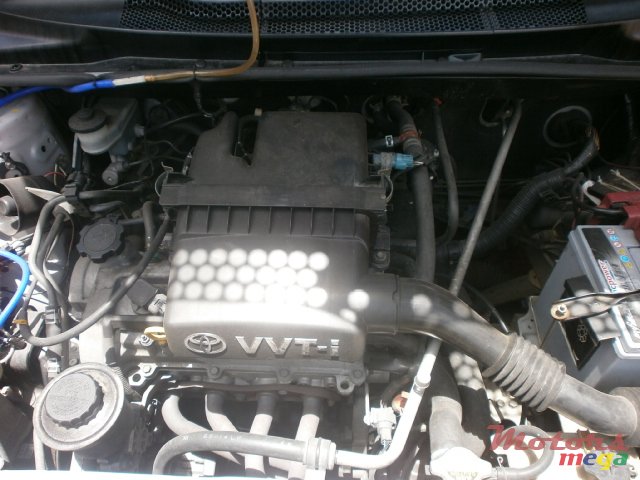 2001' Toyota Vitz photo #3