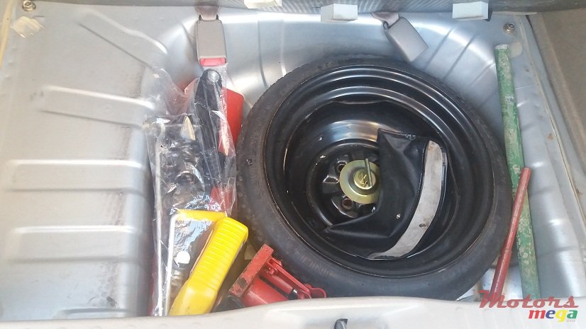 2003' Nissan Micra photo #2