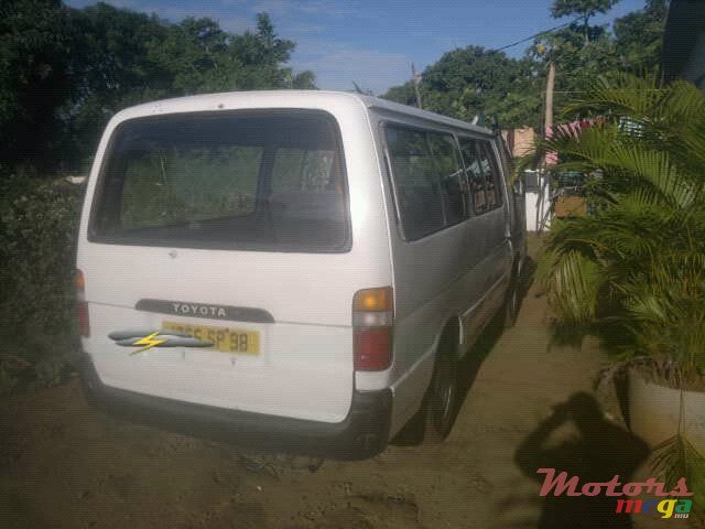 1998' Toyota HiAce photo #2