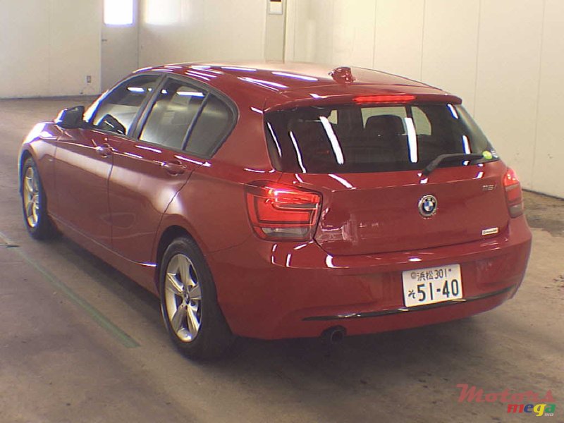 2011' BMW 116 Sports package photo #2