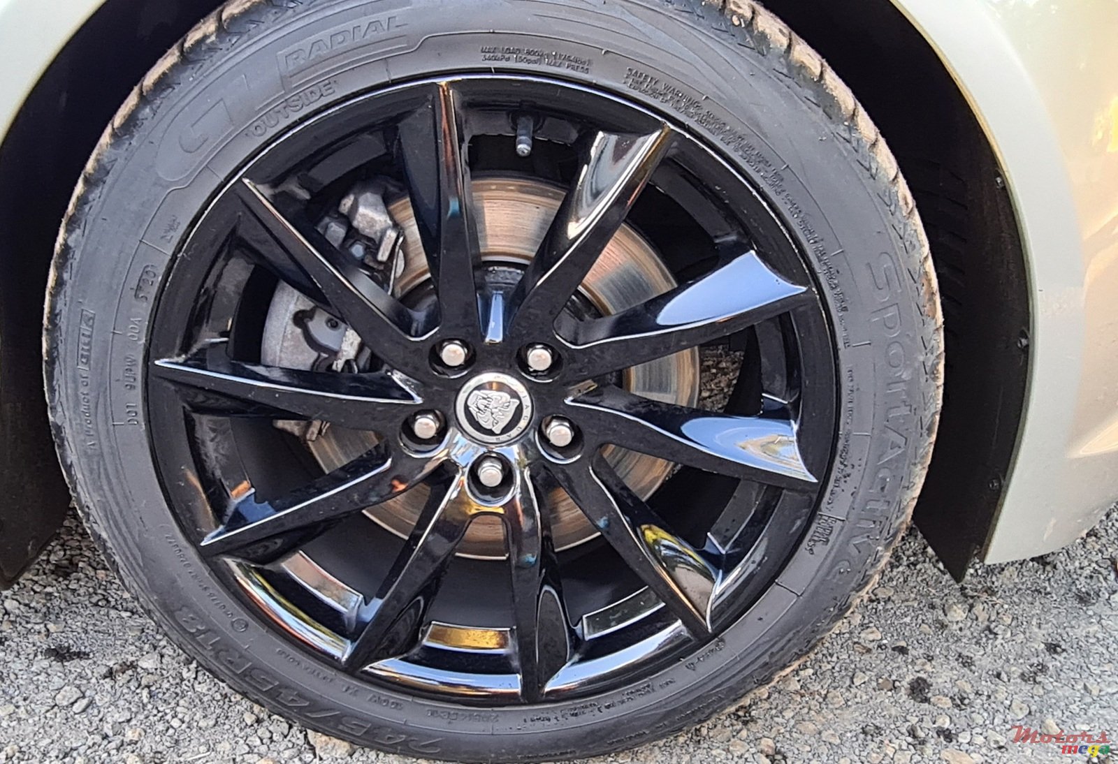 2014' Jaguar XF photo #3