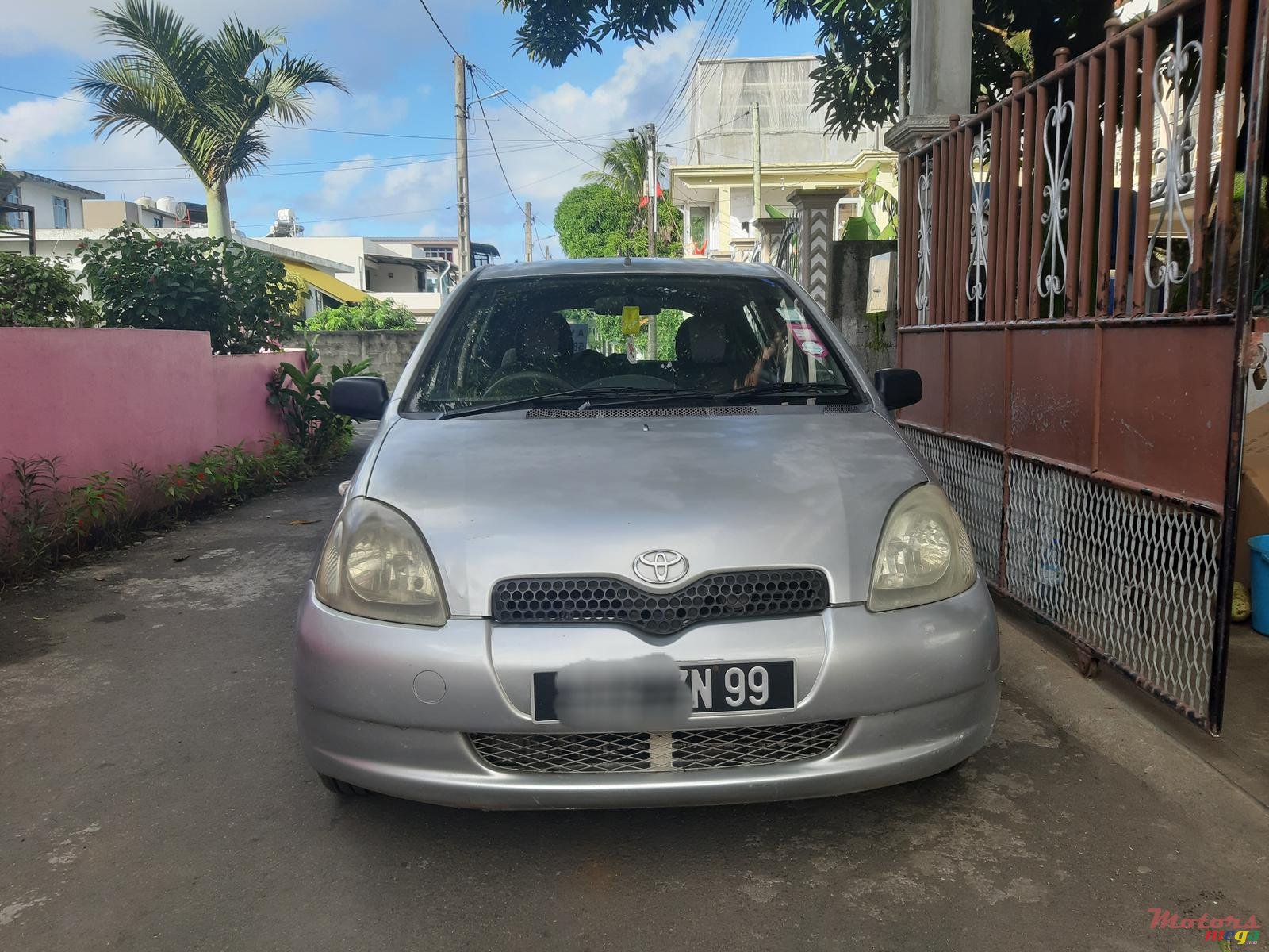 1999' Toyota Vitz photo #2