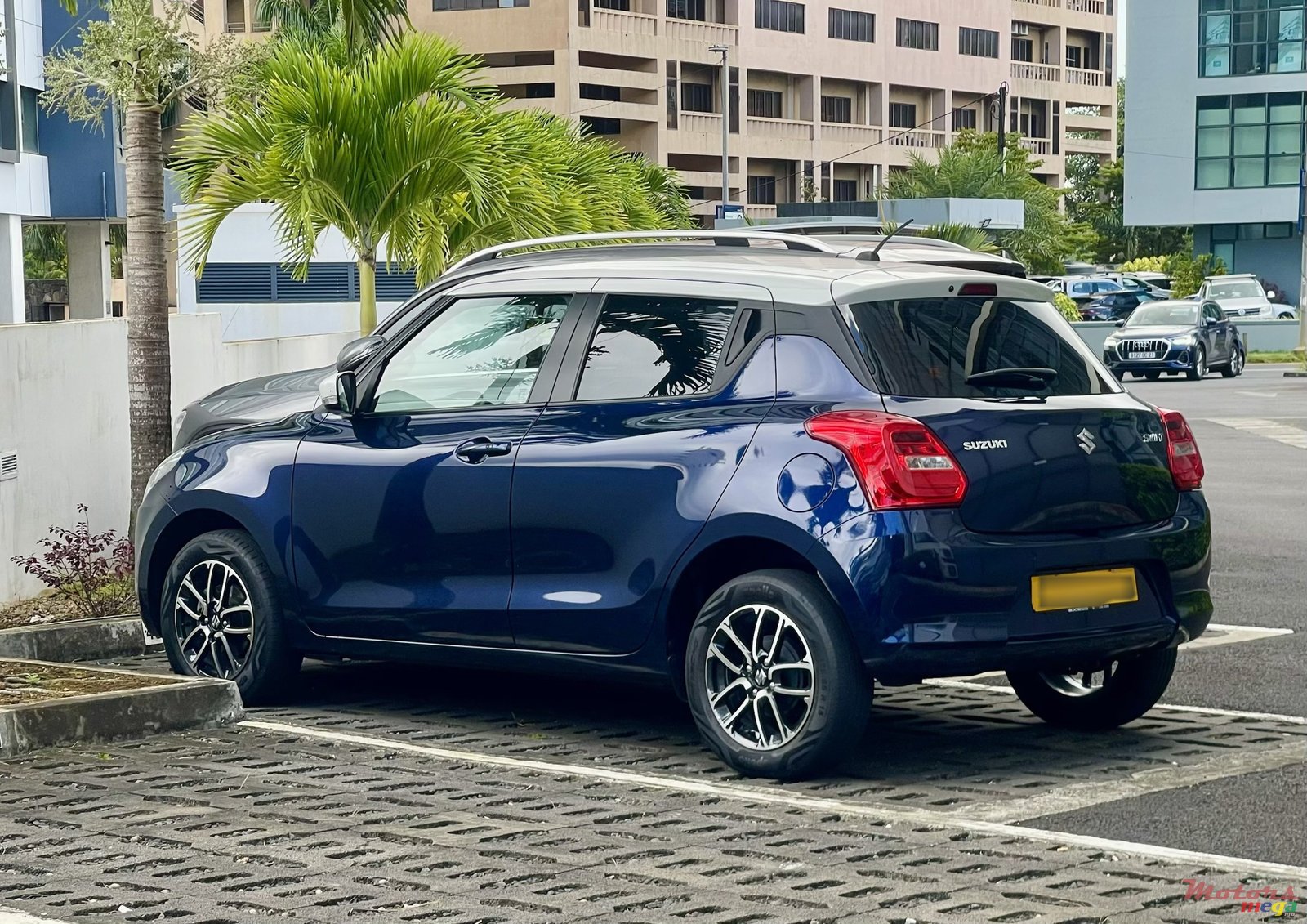 2023' Suzuki Swift GLX photo #2