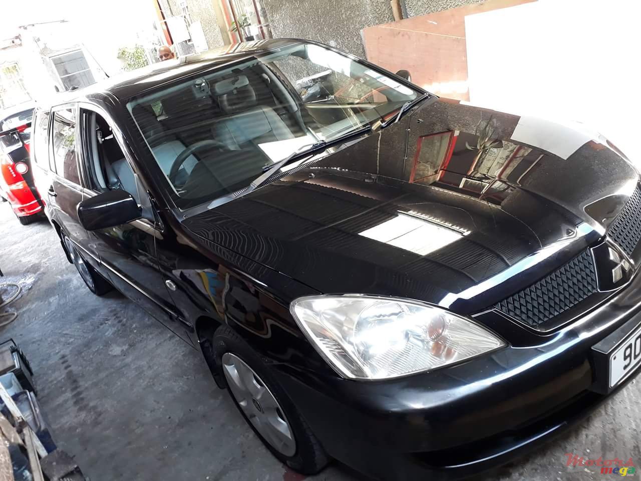 2008' Mitsubishi Space Wagon photo #1