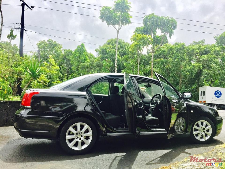 2006' Toyota Avensis photo #1