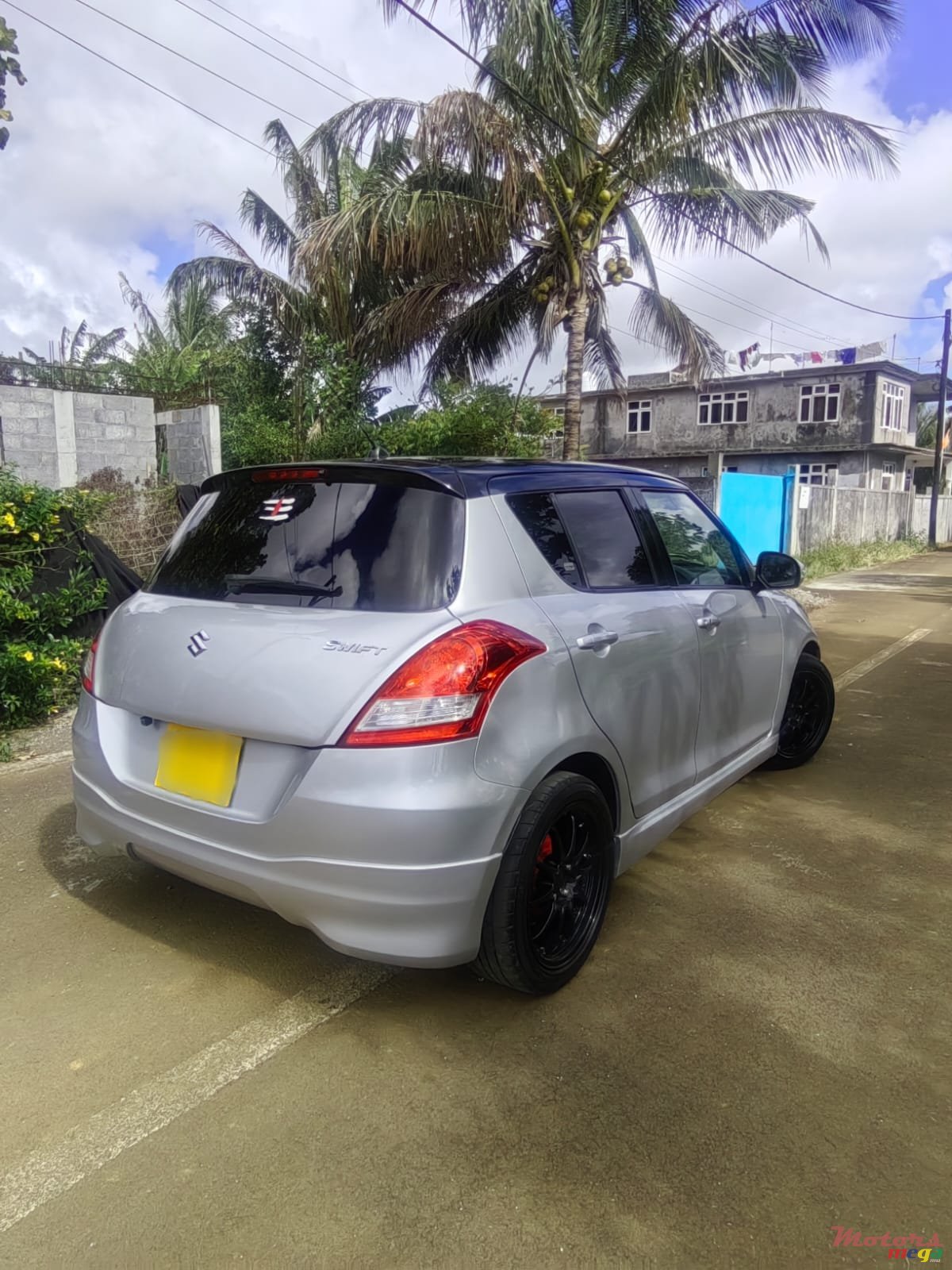 2015' Suzuki Swift photo #6