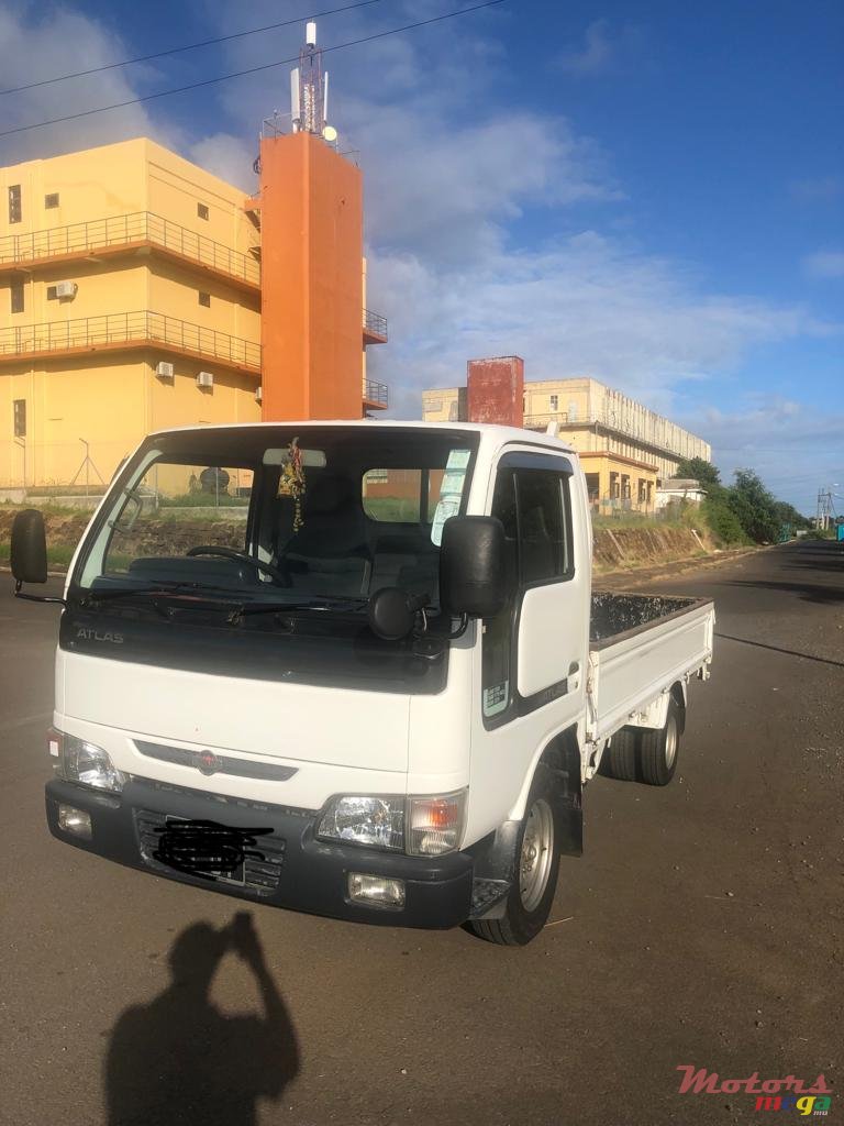 2001' Nissan Atlas photo #1