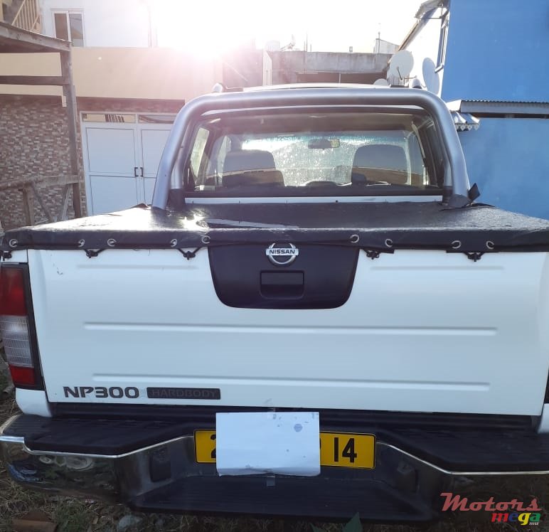 2014' Nissan 4x2 Pick Up photo #2