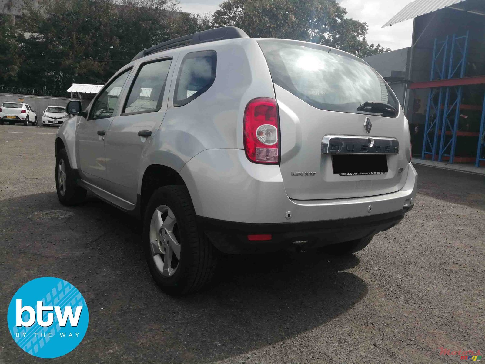 2014' Renault Duster AWD photo #2