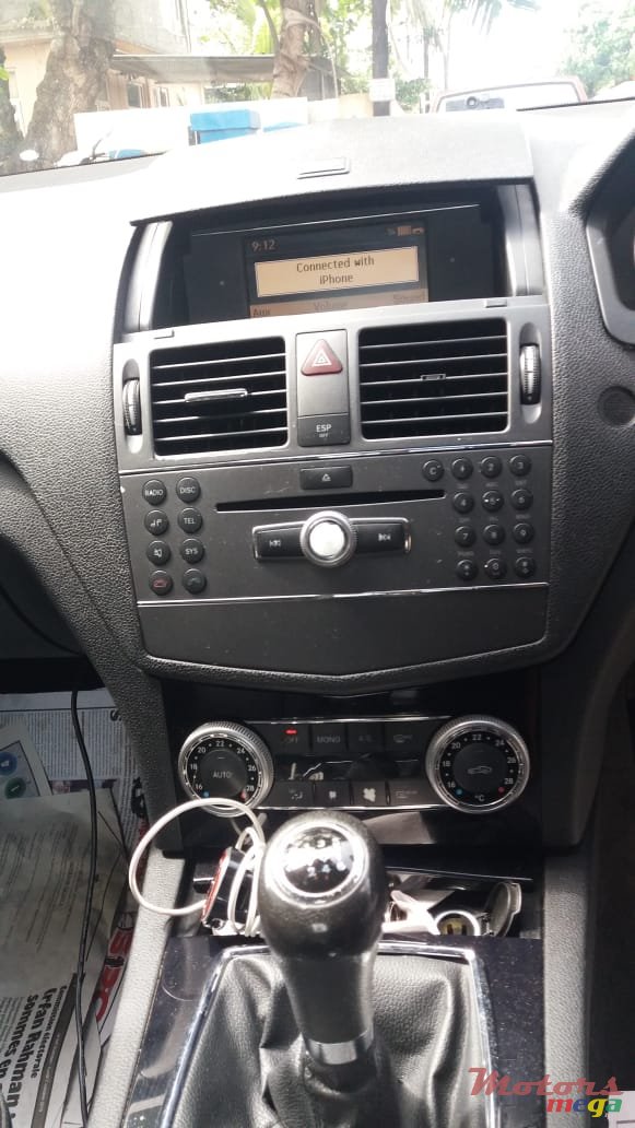 2010' Mercedes-Benz C-Class photo #2