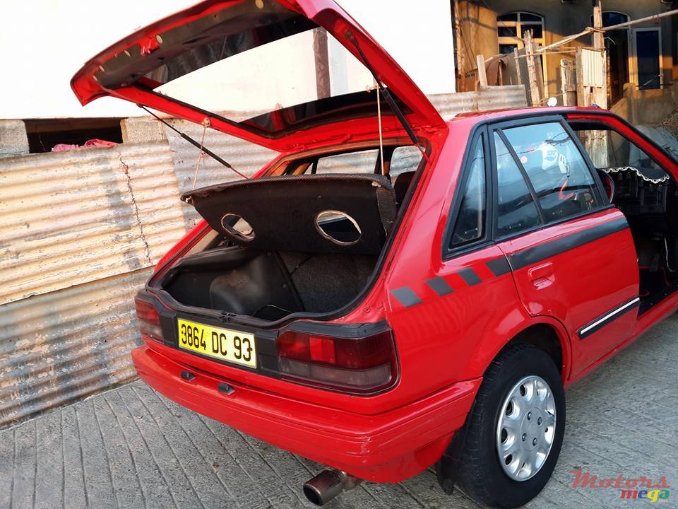 1993' Mazda 323 5d photo #6