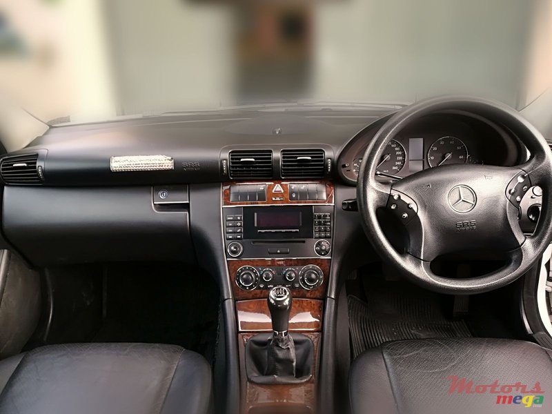 2005' Mercedes-Benz C-Class photo #4