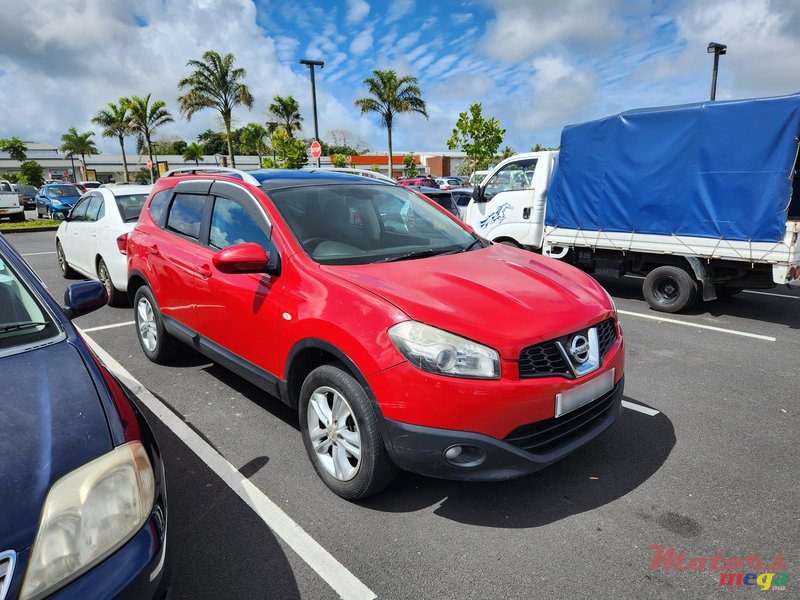 2010' Nissan Qashqai+2 photo #2