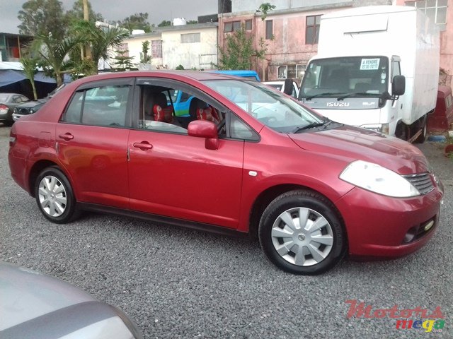 2005' Nissan Tiida photo #1