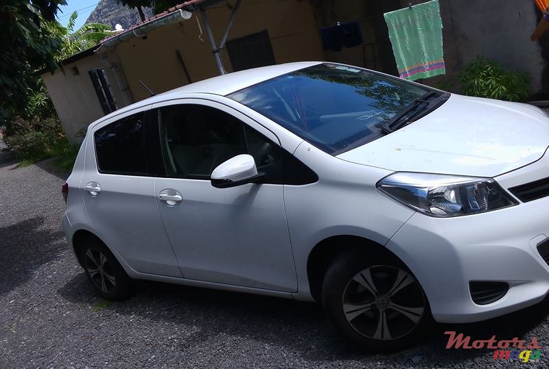 2011' Toyota Vitz photo #2