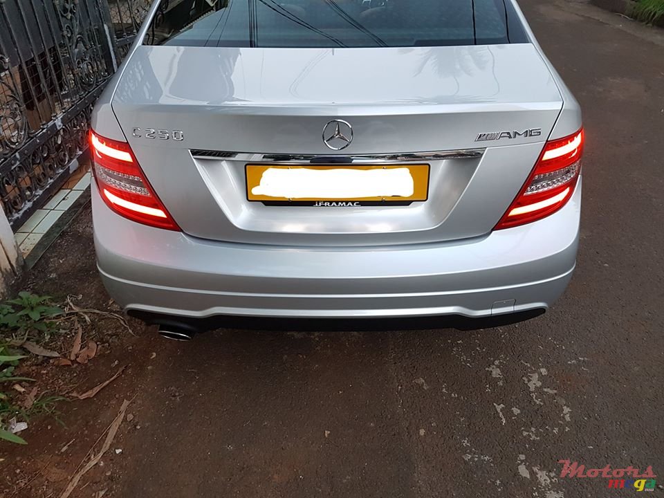 2013' Mercedes-Benz C-Class C250 photo #4