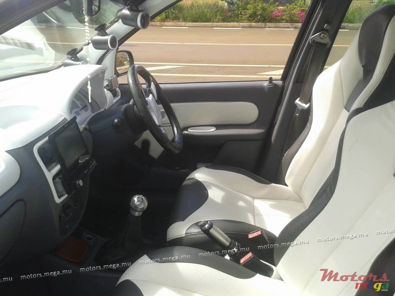 1998' Renault Clio photo #2