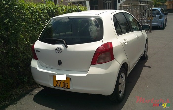 2006' Toyota Vitz photo #2