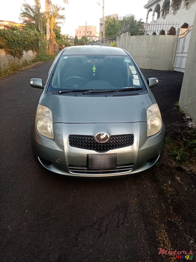 2007' Toyota Vitz photo #3