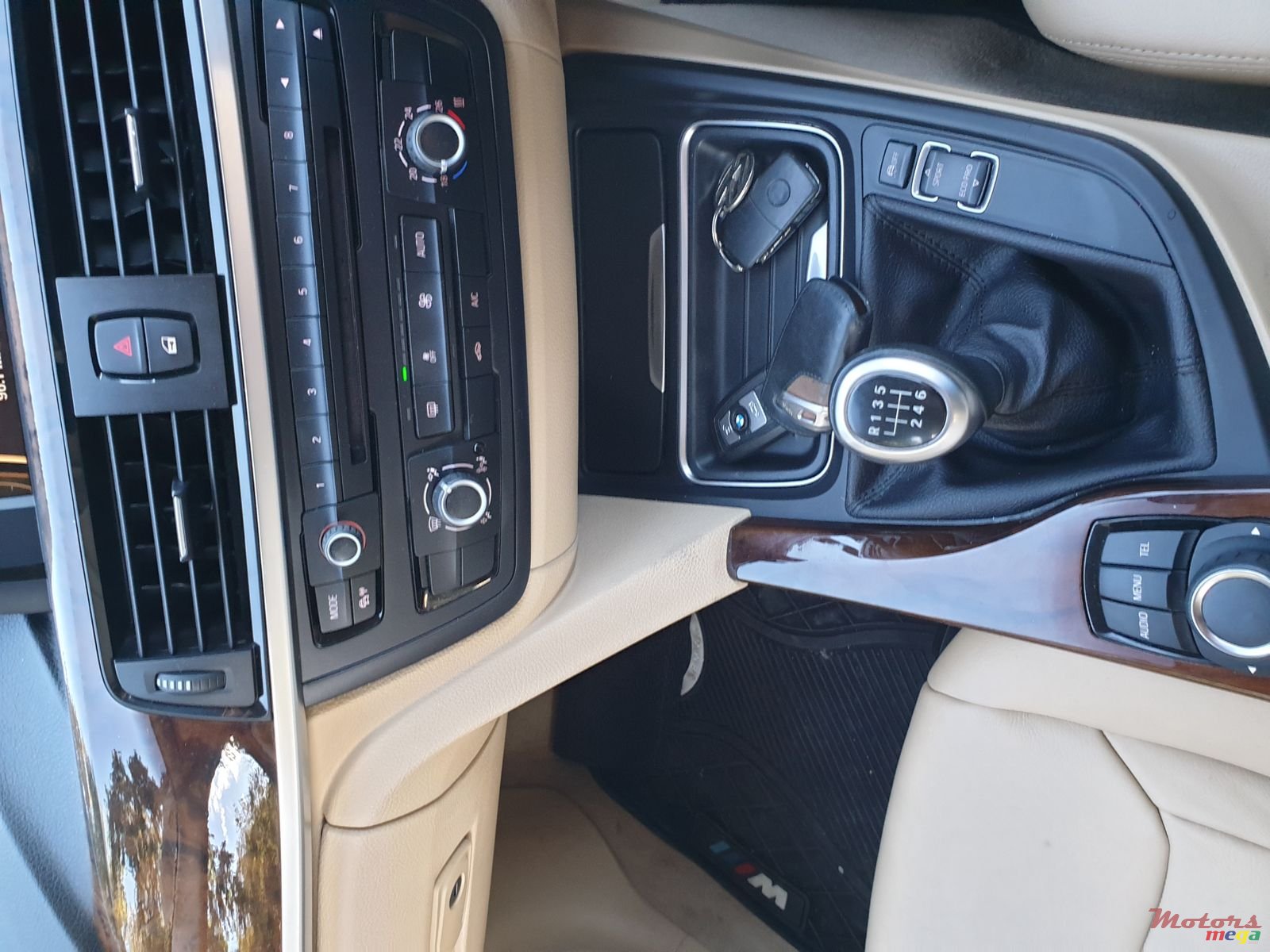 2014' BMW 3 Series Sedan photo #3