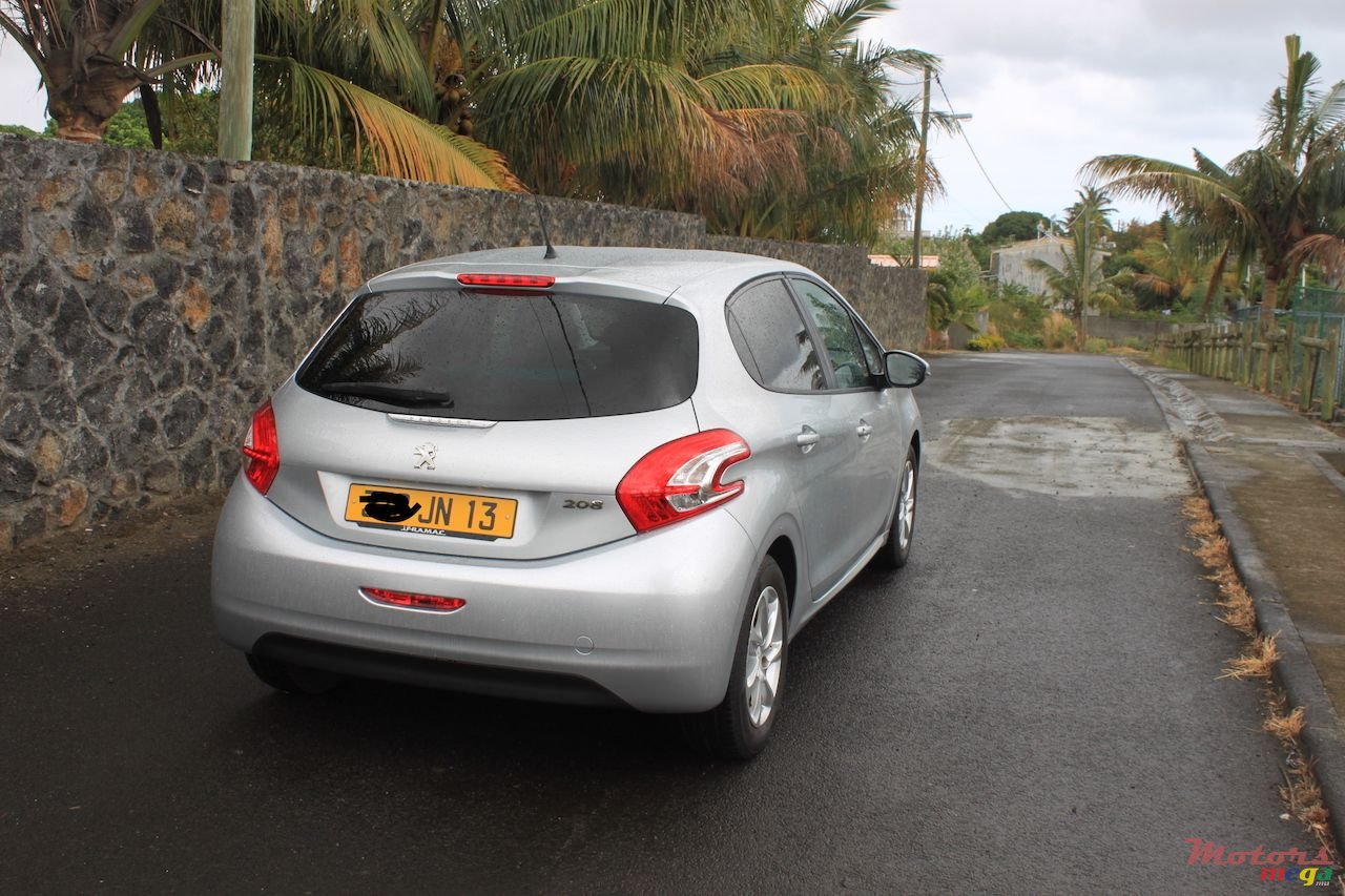 2013' Peugeot 208 photo #5