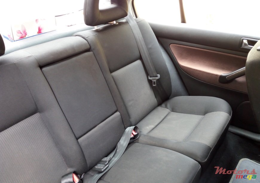 2001' Volkswagen Bora photo #3