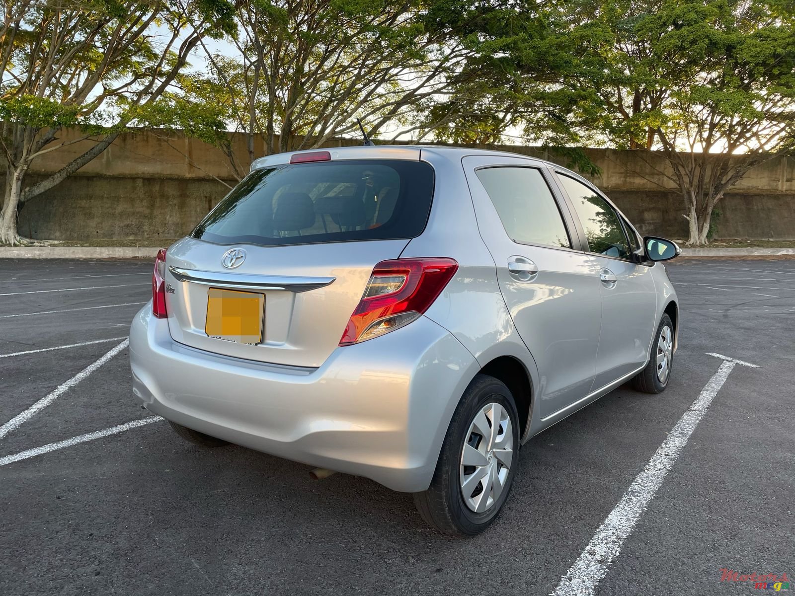 2016' Toyota Vitz photo #5