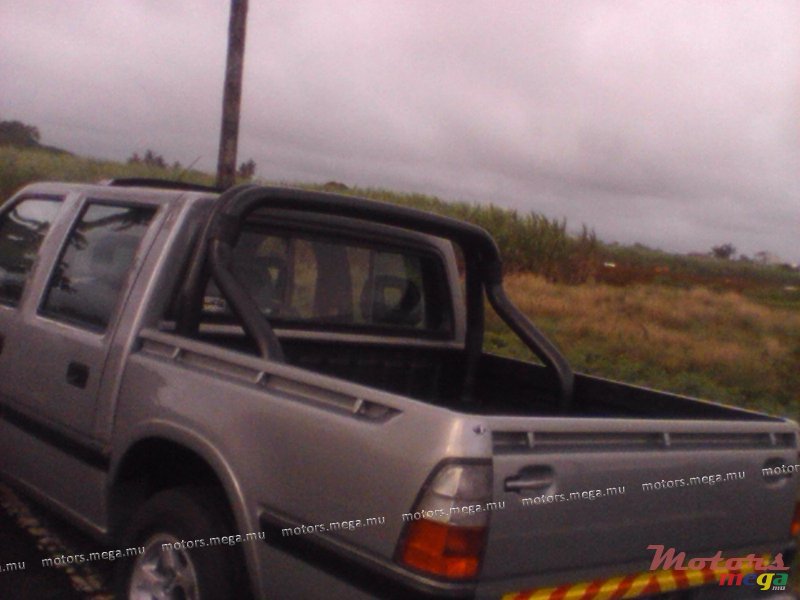 2003' Isuzu photo #4