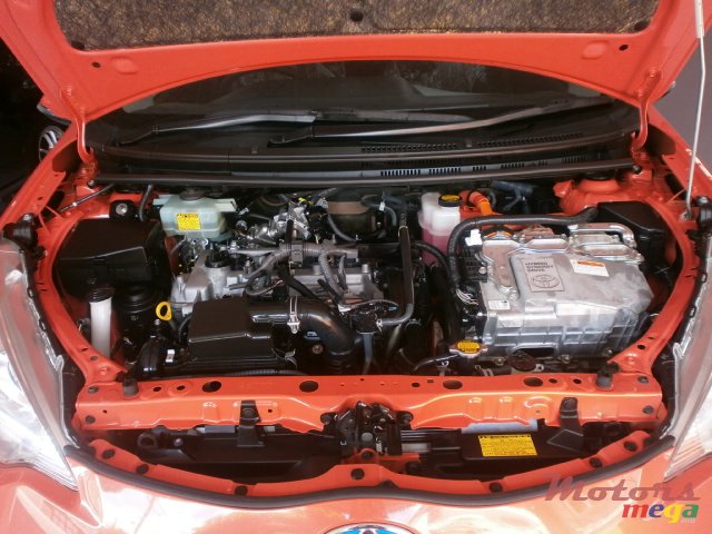 2013' Toyota Aurion Aqua photo #6