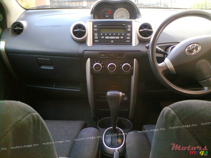 2004' Toyota photo #5