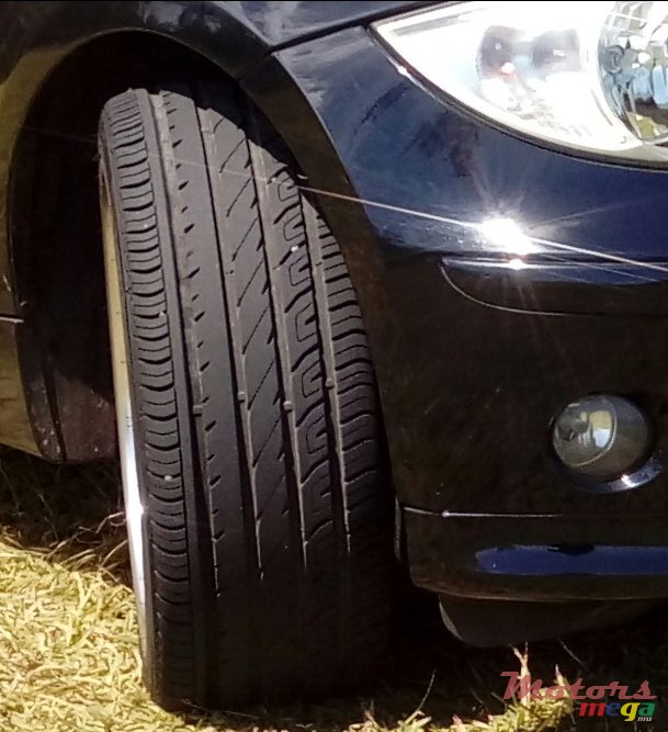 2005' BMW 1 Series 116i photo #4