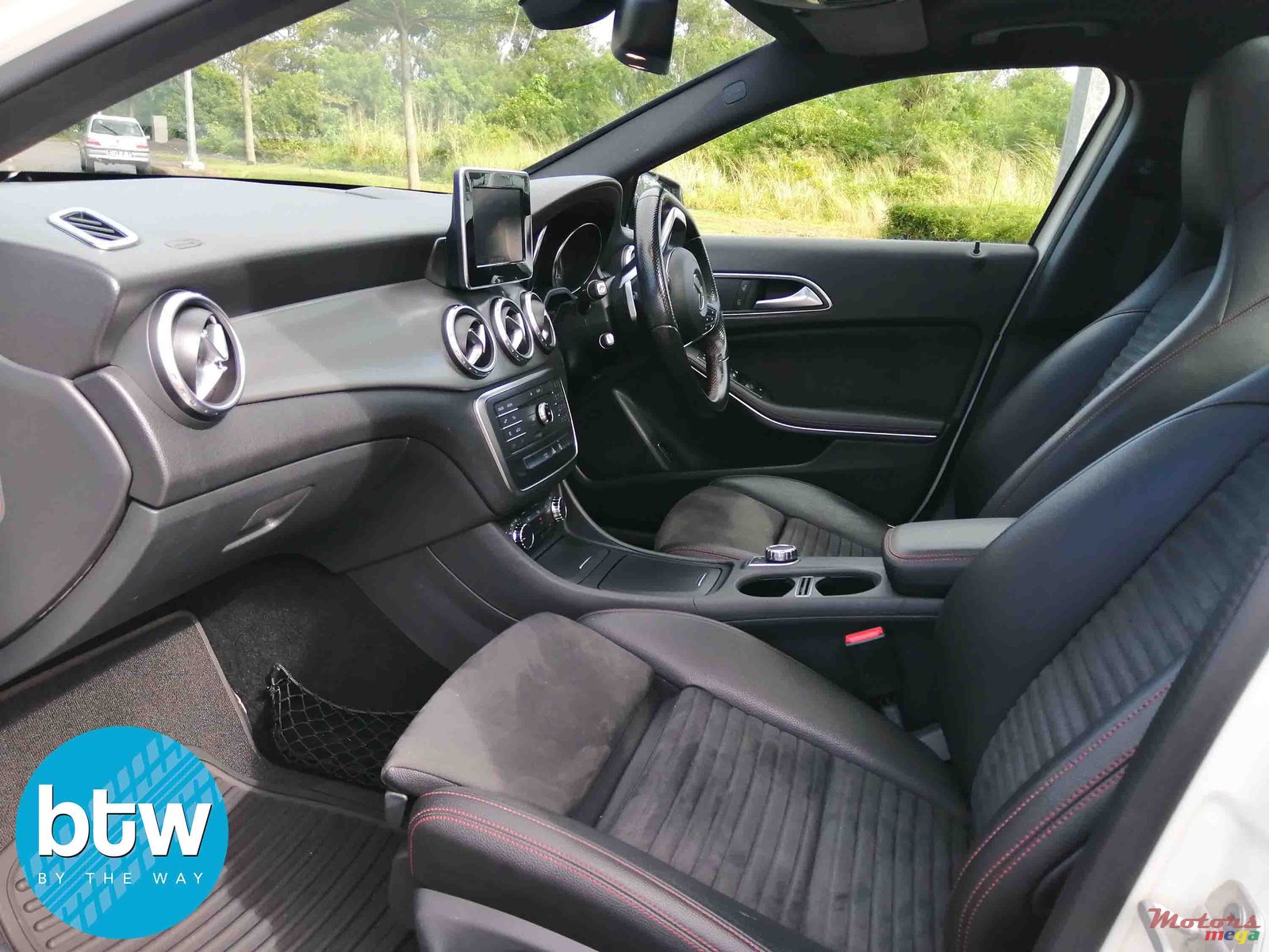 2016' Mercedes-Benz GLA-Class photo #5