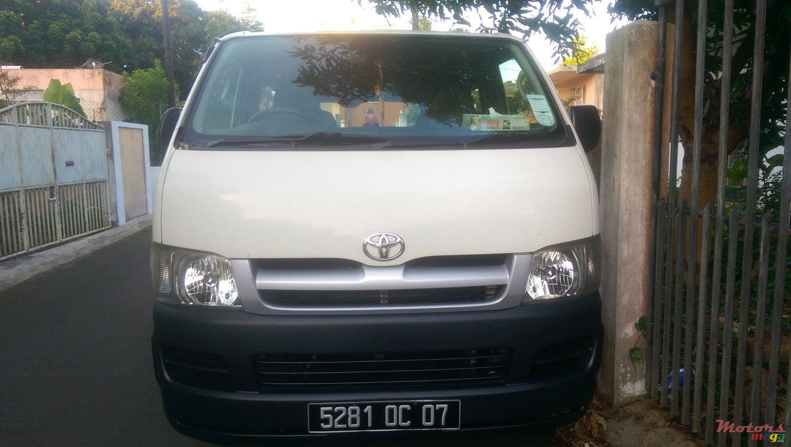 2007' Toyota HiAce photo #2
