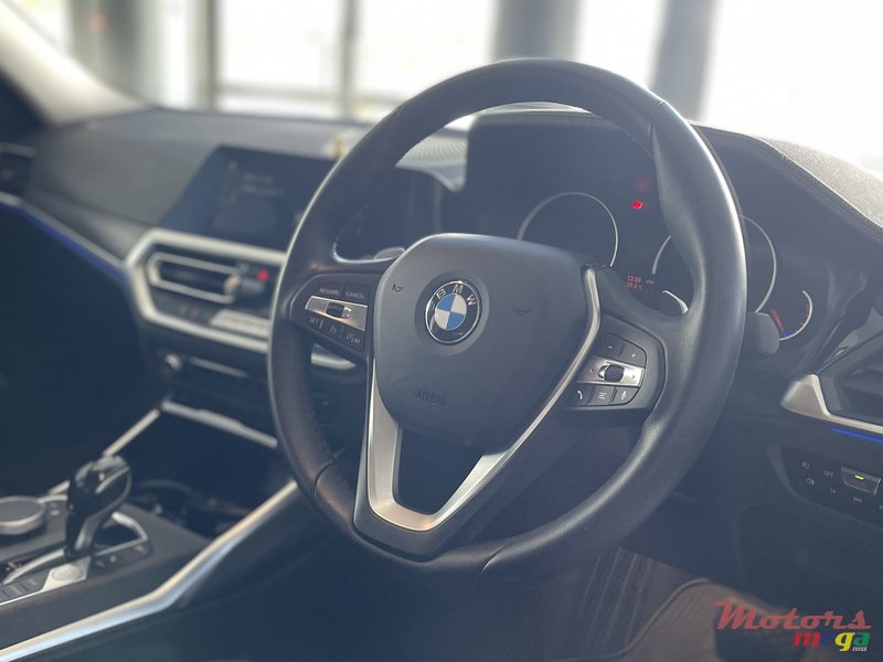 2020' BMW 3 Series photo #3
