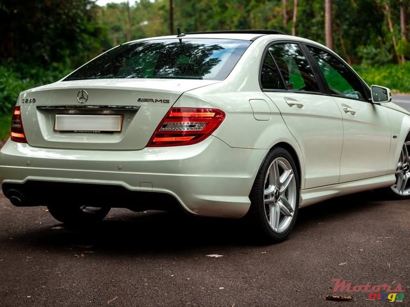 2011' Mercedes-Benz C 250 photo #3