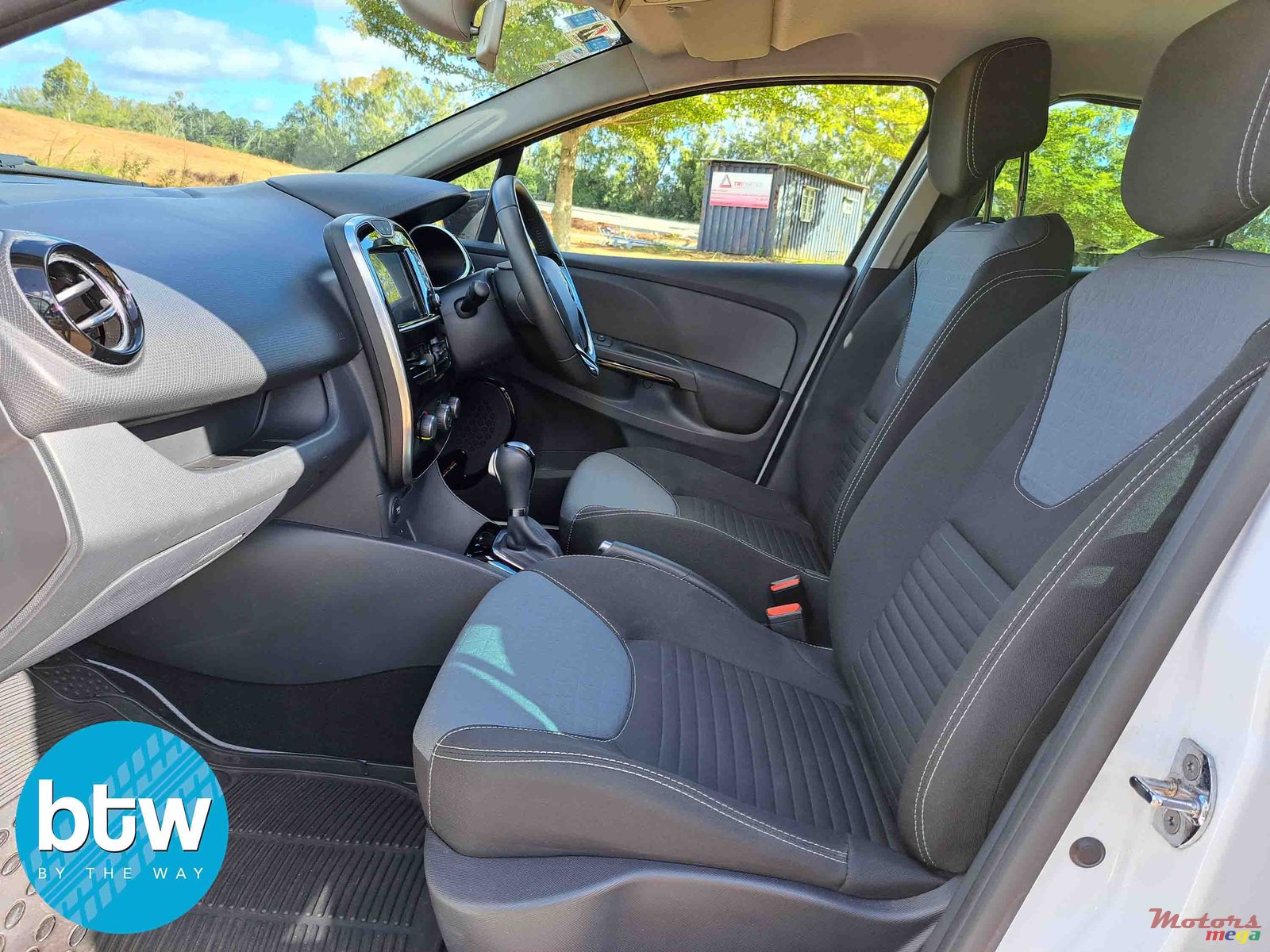 2016' Renault Clio photo #5