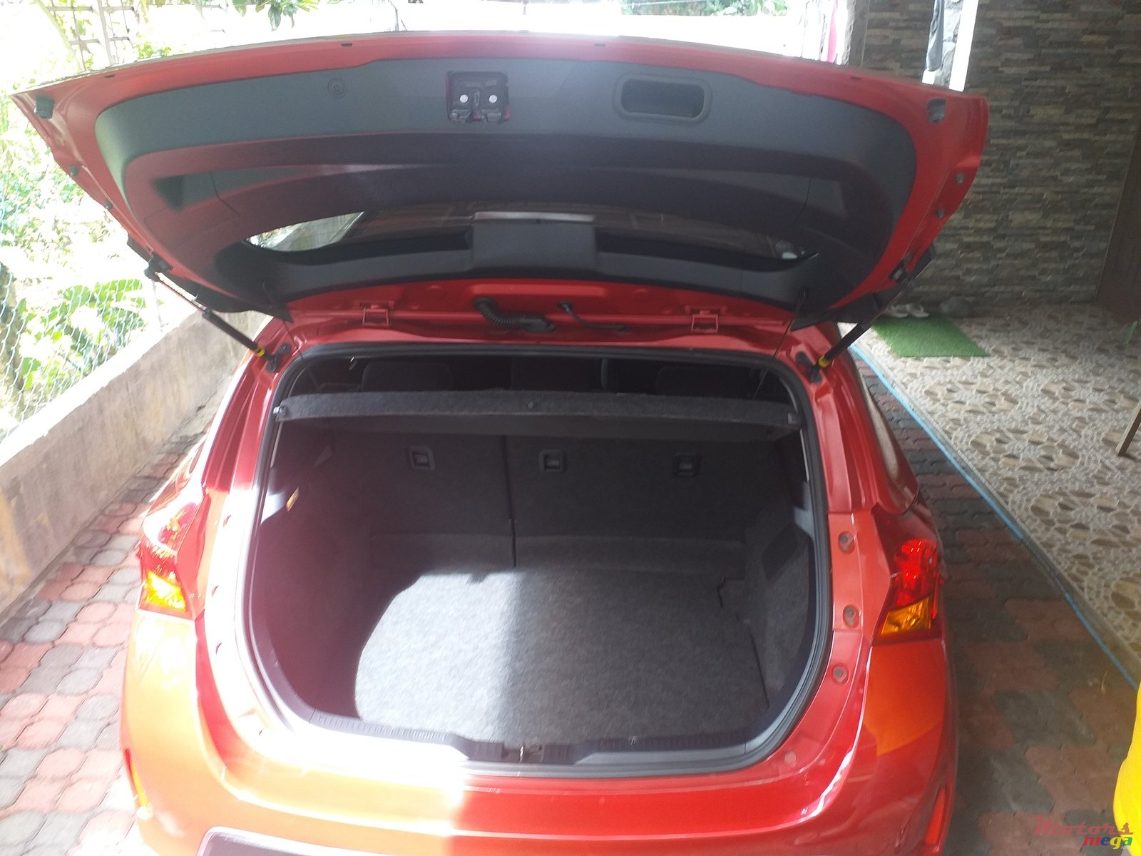 2013' Toyota Auris photo #1