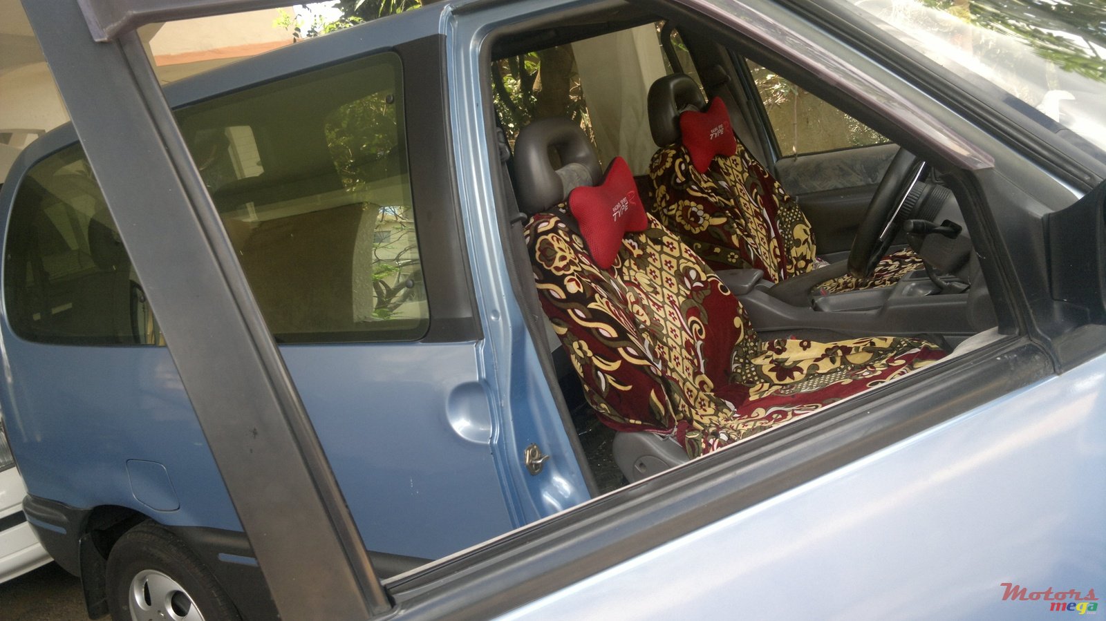 1998' Nissan Serena photo #2